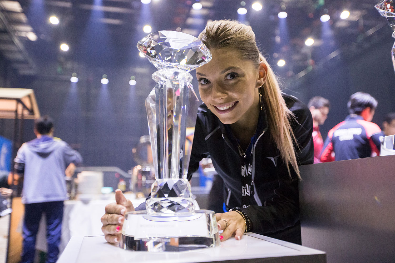 2017-women’s-champion-Bernadette-Szocs-with-her-trophy